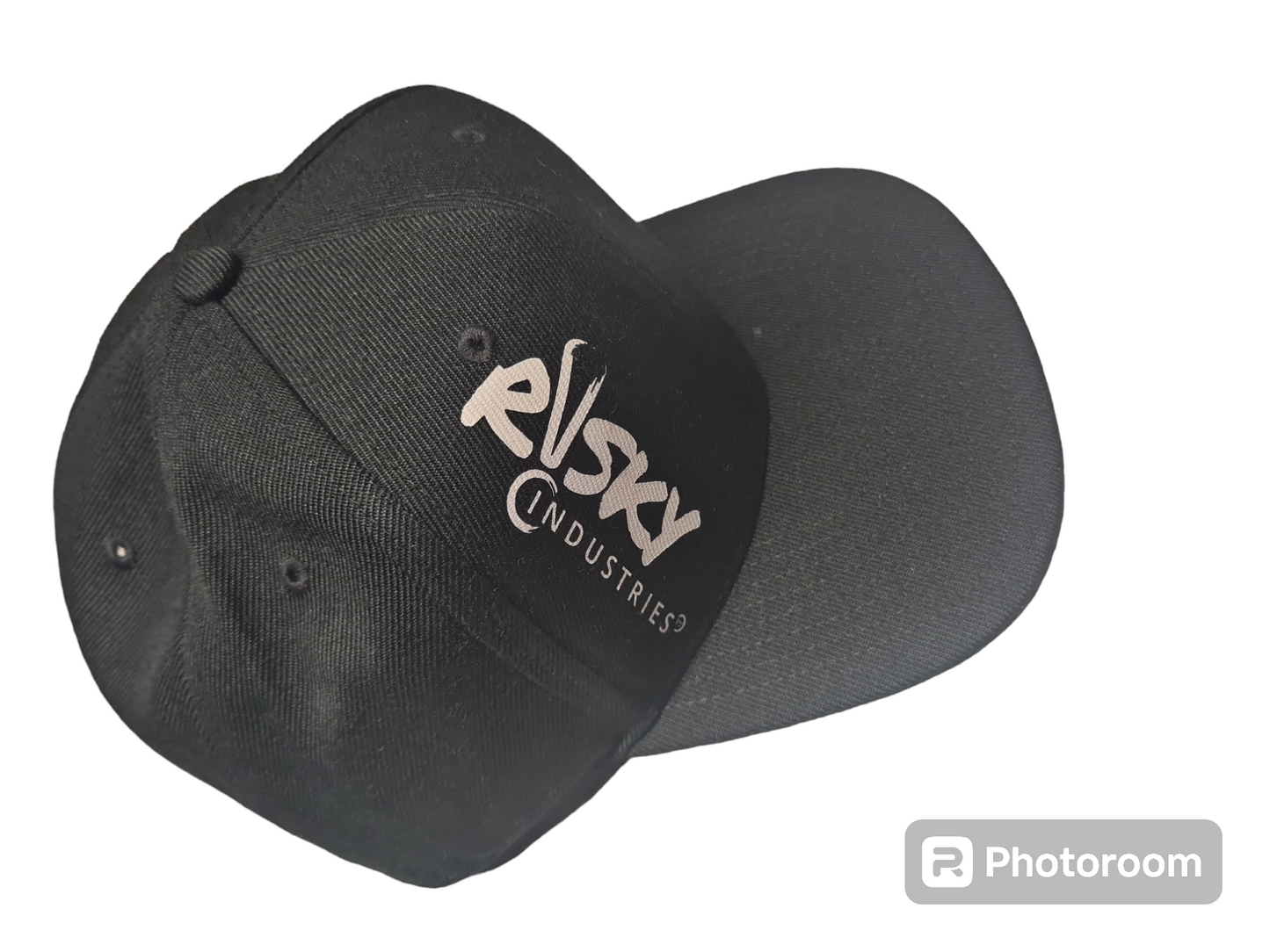 r!sky flat peak cap black